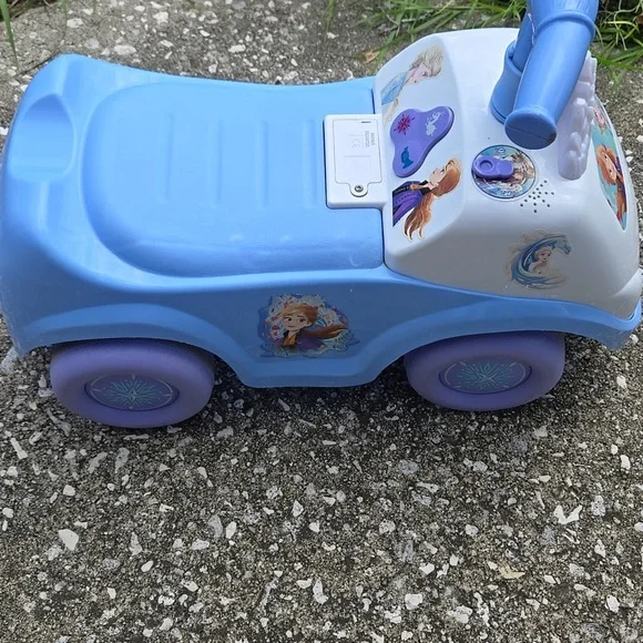 Disney Frozen 2 Lights N Sounds Ride Toy Car - Picture 6 of 10